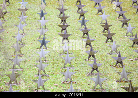 Lignes d'étoiles à Tombstone, cimetière cimetière soviétique. Gdynia, Pologne Banque D'Images