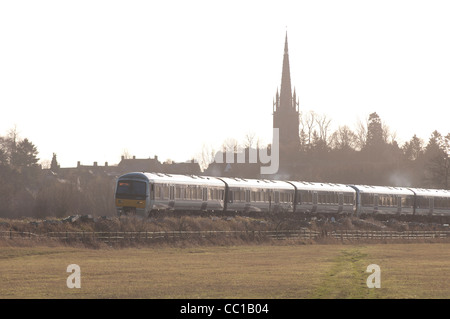 Chiltern Railways train, King's Sutton, Northamptonshire, Angleterre Banque D'Images