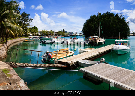 Marina au port de Victoria, île de Mahé, Seychelles, Victoria est la capitale de Mahé. Banque D'Images