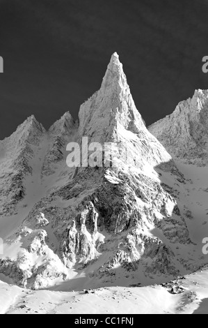 L'aiguille de la TSA en hiver le Val d'Herens noir et blanc Banque D'Images