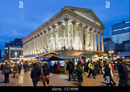 Marché de Noël allemand de Francfort en face de la Mairie, Chamberlain Square, Birmingham, UK Banque D'Images