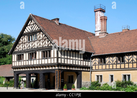 Le château de Cecilienhof à nouveau jardin de Potsdam. Banque D'Images