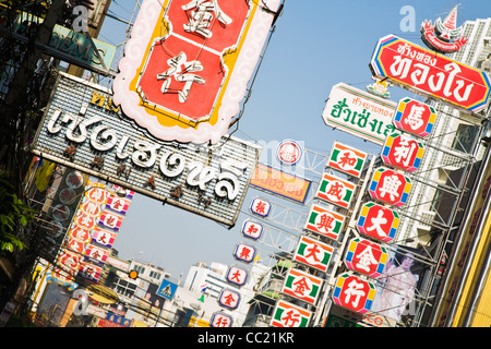 Afficher le long de Thanon Yaowarat dans Chinatown, Bangkok, Thaïlande Banque D'Images