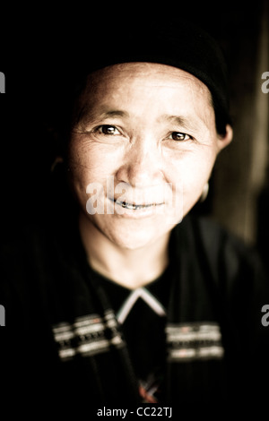 Portrait d'un tribeswoman Tay au village de Lai Chi dans la province de Ha Giang, Vietnam du Nord, en Asie du sud-est. Banque D'Images