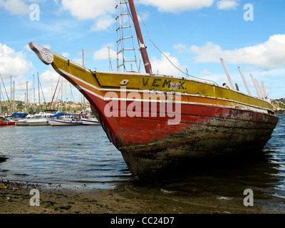 Bateaux de pêche dans le port de Salvador, Brésil Banque D'Images