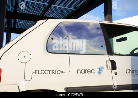 Une voiture électrique au Centre national des énergies renouvelables à Blyth, au nord-est, au Royaume-Uni, est une installation pour tester l'énergie renouvelable Banque D'Images