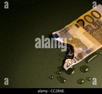 Une note de 200 euros, sourcier avec de l'eau Banque D'Images