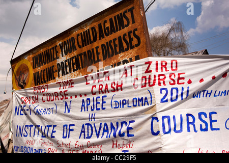 L'Inde, de l'Arunachal Pradesh, Ziro, la santé, la rouille vieux de la vaccination à l'affiche de Police Point Banque D'Images