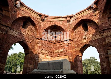 Tombe d'Iltutmish, Qutb Minar Complex, New Delhi, Inde Banque D'Images