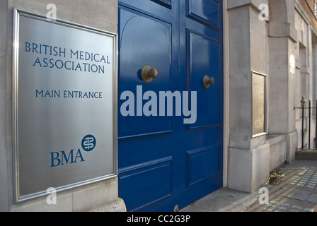 Entrée de la British Medical Association, BMA, à Tavistock Square, Londres, Angleterre Banque D'Images