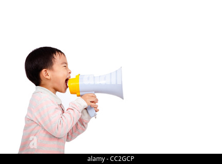 Asian kid crie quelque chose dans le mégaphone Banque D'Images