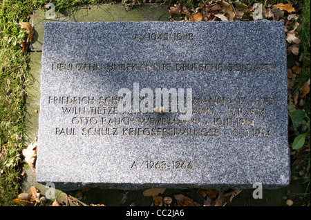 Des morts au nom allemand de Langemark cimetière militaire de la première guerre mondiale, Langemark-Poelkapelle Ieper, Ypres, Belgique Banque D'Images