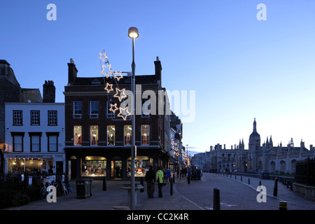 Les lumières de Noël King's Parade Cambridge en Angleterre Banque D'Images