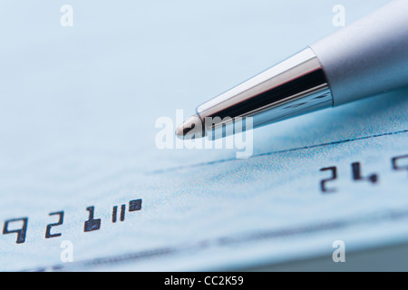 Détail de vérifier avec stylo à bille, studio shot Banque D'Images