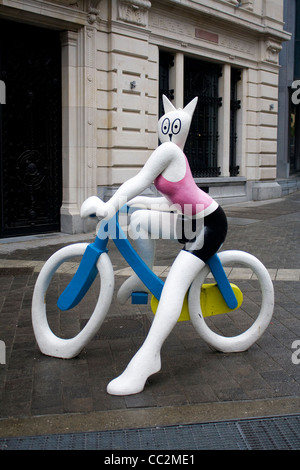 Le chat sur un vélo à Bruxelles Banque D'Images