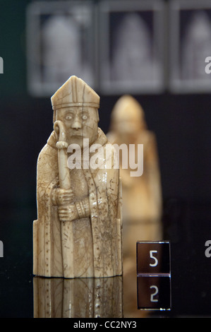 L'Écosse, l'île de Lewis, le musée. stornoway lewis chessmen, célèbre cité médiévale du 12e siècle nordique pièces d'échecs en ivoire. Banque D'Images