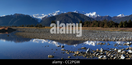 Vue sur le Mont Cook (Aoraki) et Mt Tasman vus de près de Fox Glacier vue pic, Nouvelle-Zélande Banque D'Images