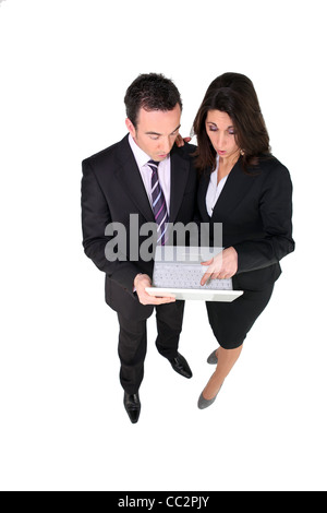 Business couple surpris par quelque chose sur leur ordinateur portable Banque D'Images