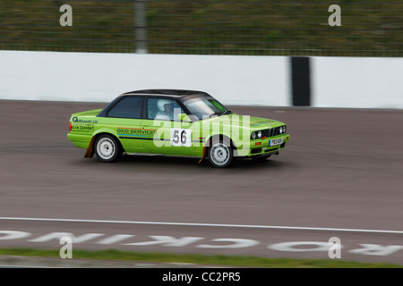 2011 Thame Motorsport club & Middlesex County Automobile club stades10/12/2011 Rockingham geoff dean chris thorley BMW E30 325i Banque D'Images