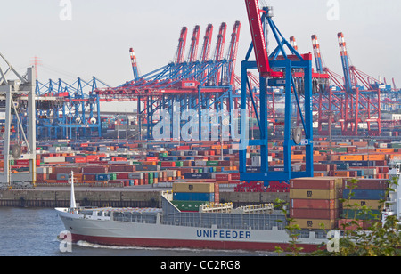 Container Terminal Burchardkai à port de Hambourg, Allemagne Banque D'Images