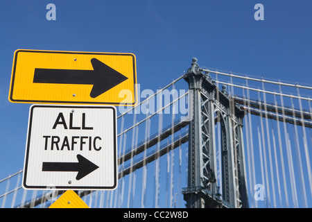 USA, l'État de New York, New York City, la signalisation routière sur le pont de Brooklyn Banque D'Images