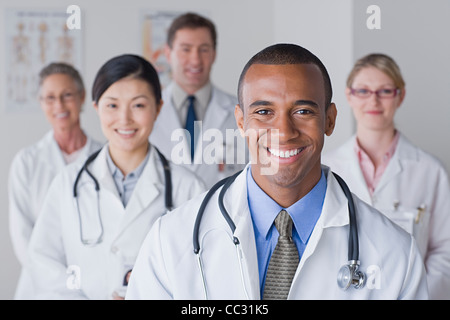 USA, Californie, Los Angeles, Portrait of smiling doctors Banque D'Images