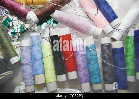 Image de bobines de coton multicolores et les threads Banque D'Images