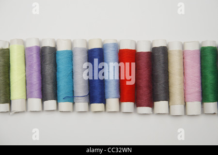 Image de bobines de coton multicolores et les threads Banque D'Images