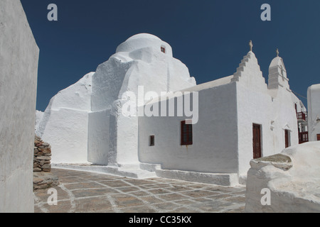 Église de Panagia Paraportiani située dans le quartier de Kastro, dans la ville de Chora, sur l'île grecque de Mykonos Banque D'Images