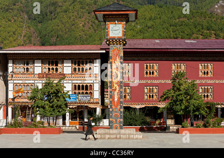 La place centrale avec la tour de l'horloge à Thimphu, Bhoutan Banque D'Images