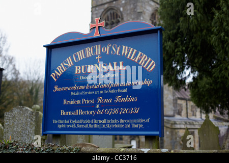 Signe de l'église à l'église paroissiale de St Wilfrid. tonbridge North Yorkshire. Banque D'Images