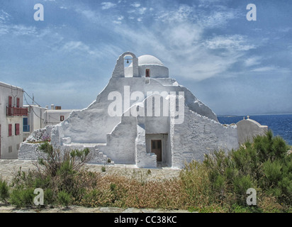 Église de Panagia Paraportiani située dans le quartier de Kastro, dans la ville de Chora, sur l'île grecque de Mykonos Banque D'Images