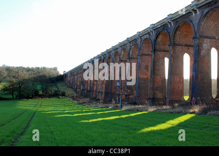 Ouse Valley (Viaduc Viaduc Balcombe) sur la rivière Ouse sur le chemin de Londres à Brighton. East Sussex England UK. Banque D'Images