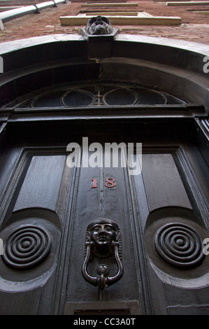 La porte avant à Dennis Severs' House, 18 Folgate Street, Londres Banque D'Images