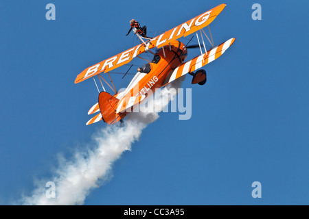 Boeing PT17 Stearman de l aile Breitling aerobatic team marche Banque D'Images