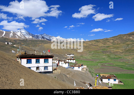 Shila surplombant Langza village de l'Himalaya Indien Banque D'Images