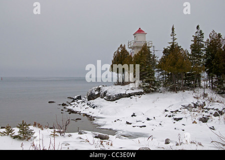 Le phare de South Baymouth en hiver, l'île Manitoulin, en Ontario. Banque D'Images