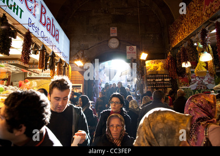 Misir Carsisi, marché aux épices, marché couvert d'Istanbul, Turquie. Photo:Jeff Gilbert Banque D'Images