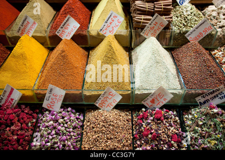 Misir Carsisi, marché aux épices, marché couvert d'Istanbul, Turquie. Photo:Jeff Gilbert Banque D'Images