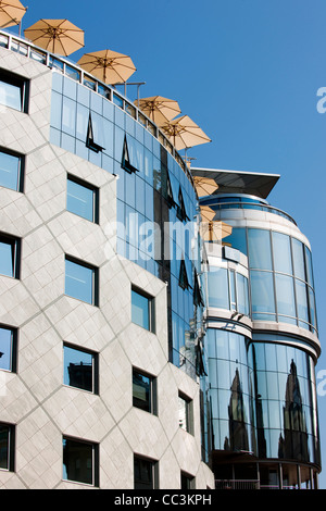 Österreich, Wien I, Stephansplatz, Anfang der neunziger la façade des Jahre vom Architekten Hans Hollein entworfenen Haas-Haus Banque D'Images