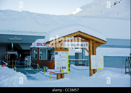 Méribel et Courchevel dans les Trois Vallées (3 vallées) stations de ski dans la vallée de la Tarentaise dans les Alpes françaises. Décembre 2011 Banque D'Images