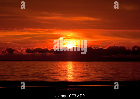 Coucher du soleil sur mer, Blackpool, Angleterre, Royaume-Uni, Europe Banque D'Images