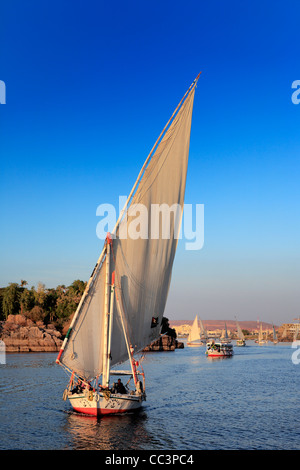 Felouques sur le Nil, Assouan, Egypte Banque D'Images