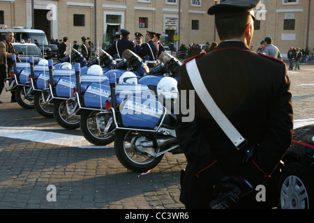 Vatican 21e siècle - le 2 avril 2005. Derniers jours du Pape Jean Paul II. Les forces de police Banque D'Images