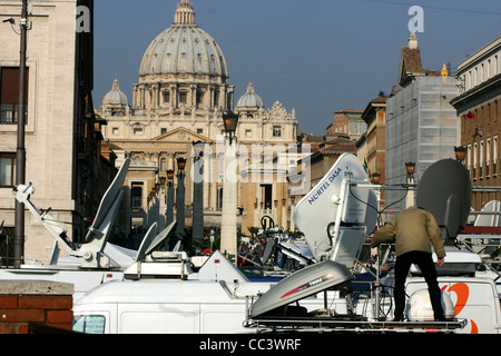 Vatican 21e siècle - le 2 avril 2005. Derniers jours du Pape Jean Paul II. L'attention des médias Banque D'Images