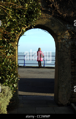 Soleil d'hiver sur le front de mer d'Eastbourne East Sussex UK Banque D'Images