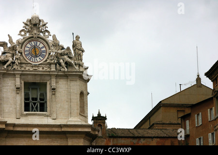 21e siècle de la Cité du Vatican, le 18 avril 2005. L'élection du Pape Benoît XVI. Conclave, fumée noire Banque D'Images