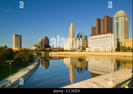 USA, Ohio, Columbus, les toits de la ville le long de la rivière Scioto Banque D'Images