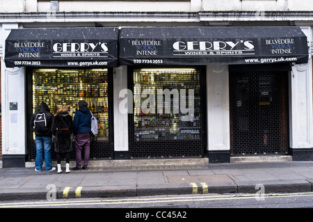 Gerry's les vins et spiritueux, Old Compton Street. Banque D'Images