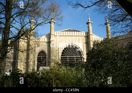 L'arrière de la salle de concert le Brighton Dome comme vu du pavillon des jardins. Banque D'Images